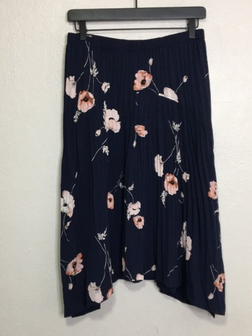 Vince Tossed Poppy Pleated Skirt - Picture 6 of 9